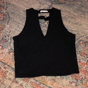 Cotton on deep V cropped tank 🖤